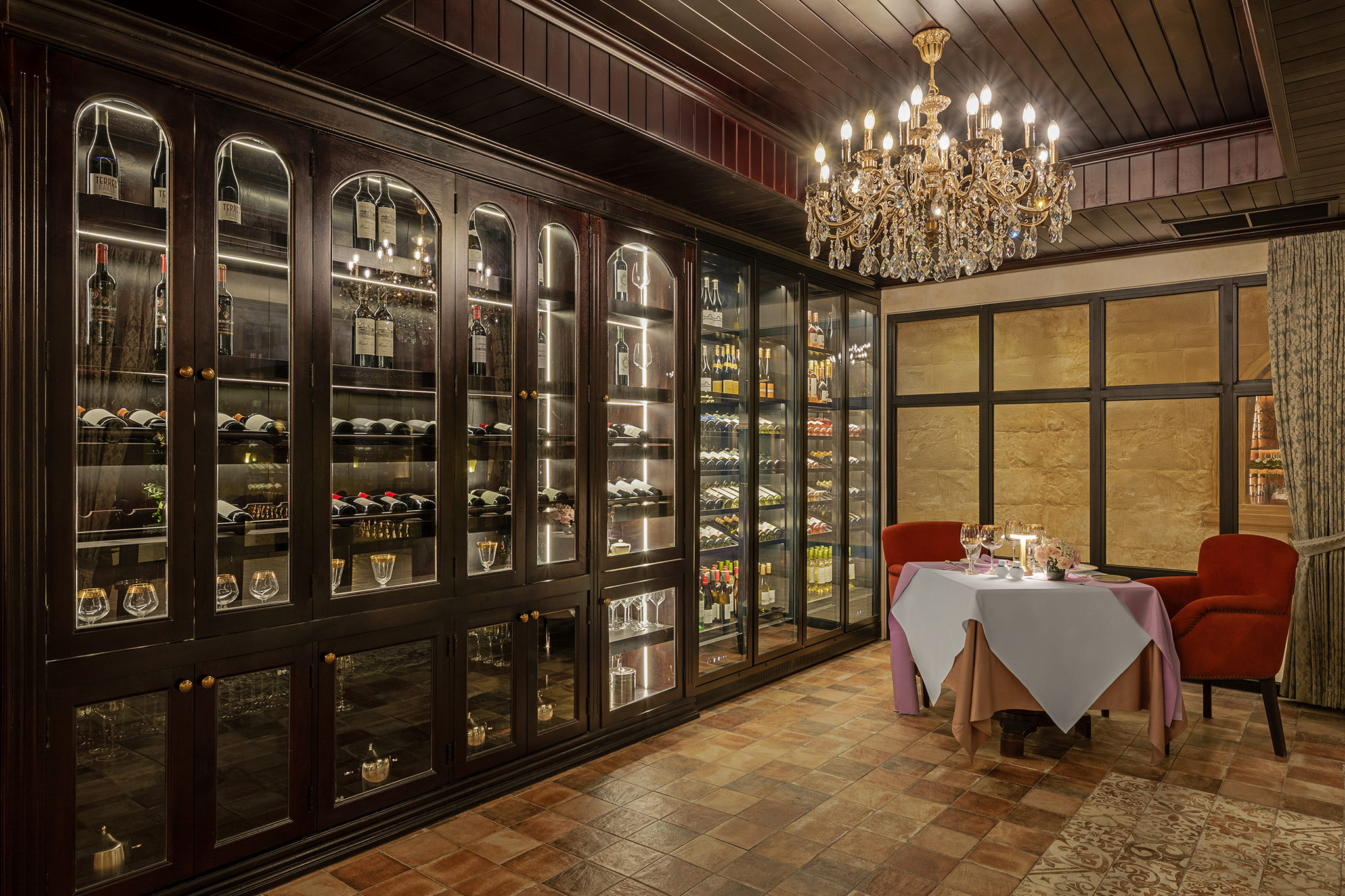 17 - Luna Bar Wine 4