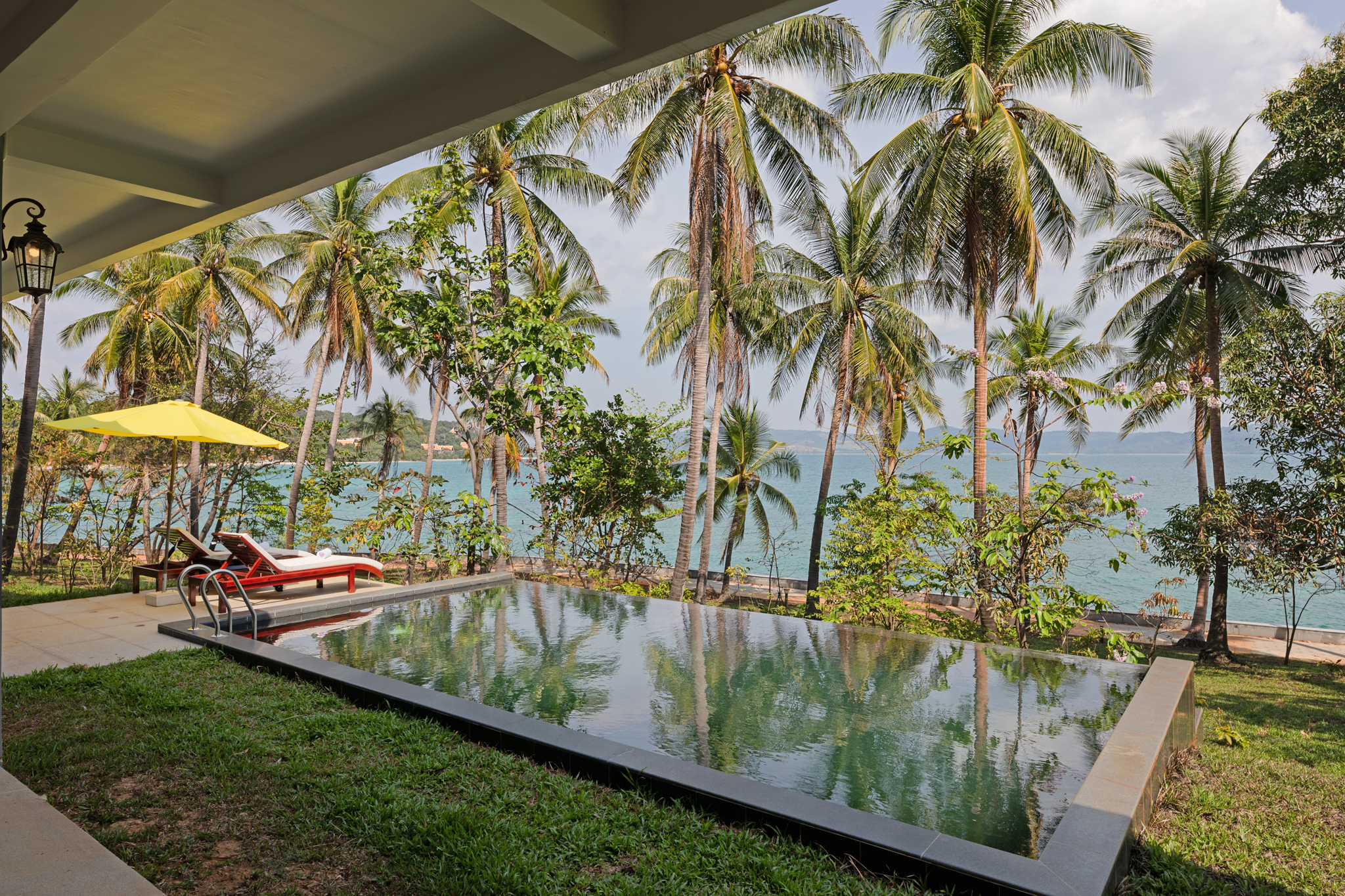 Koh Totung Resort private pool with ocean view, luxury resort amenities photography in Cambodia.